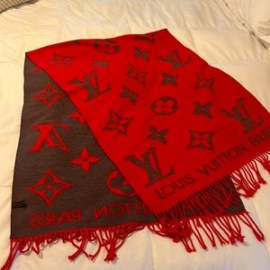 𝐕𝐢𝐧𝐭𝐚𝐠𝐞 Louis Vuitton Large scarf 𝟐𝟓 𝐰𝐢𝐝𝐭𝐡 𝐱 𝟕𝟐 𝐥𝐨𝐧𝐠